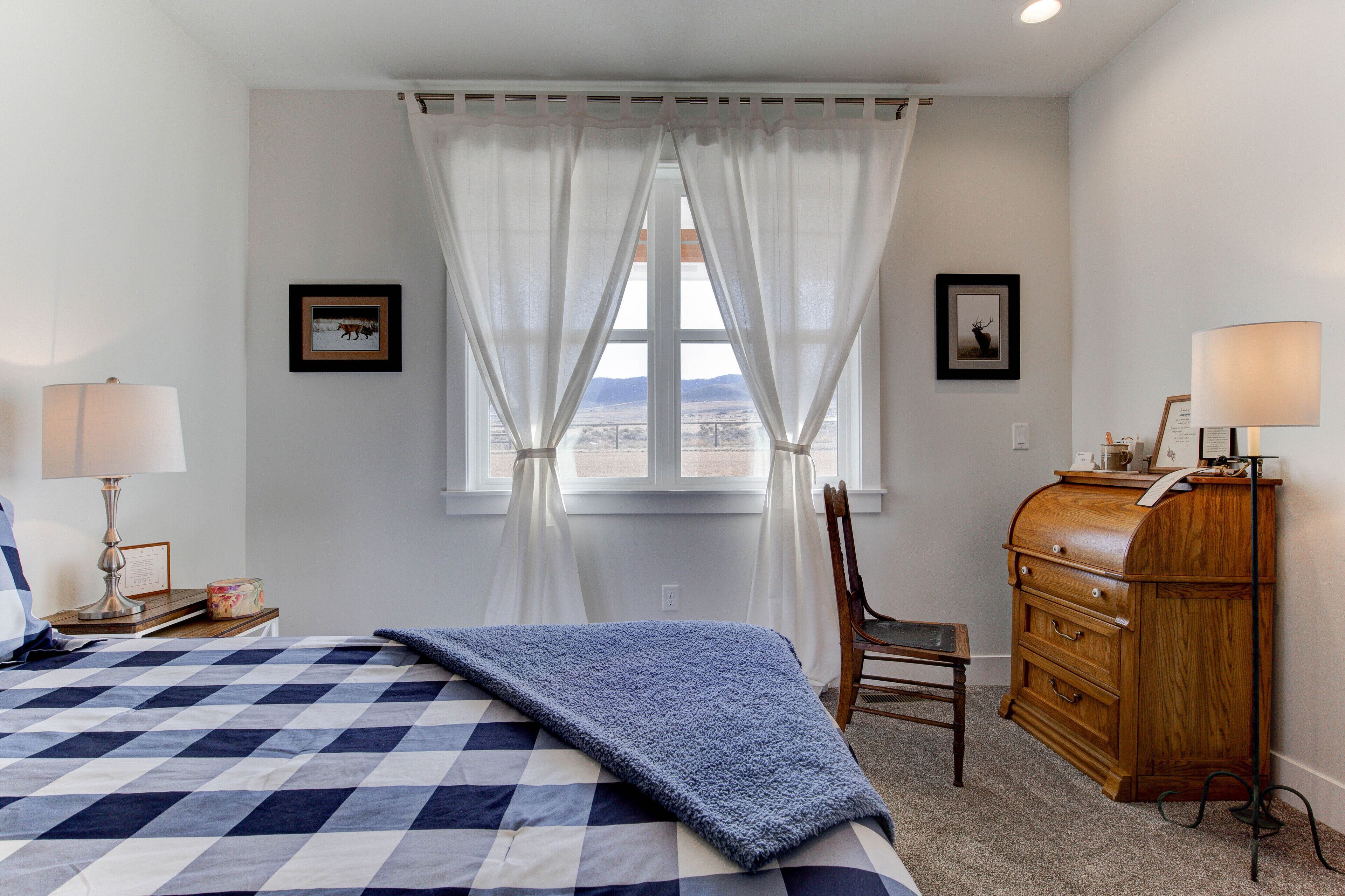 3 bedrooms, desk, iron/ironing board, travel crib