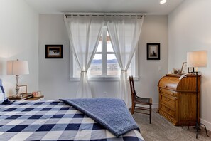 3 bedrooms, desk, iron/ironing board, travel crib