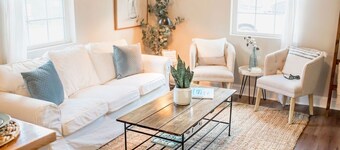 Renovated Modern Farmhouse Style Close to Downtown!