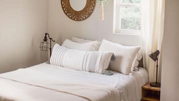 3 habitaciones, tabla de planchar con plancha y cuna de viaje