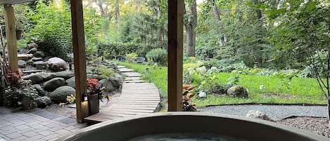 Outdoor spa tub