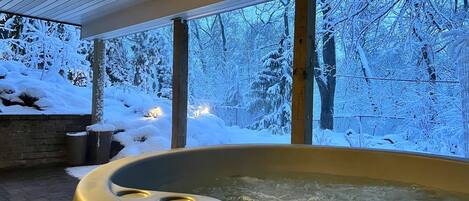 Indoor spa tub
