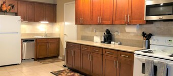 Family friendly, Full Kitchen, EV Charger Level 2, A/C, Easy Parking, Fireplace