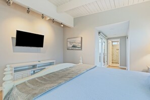 3 bedrooms, iron/ironing board, travel cot, free WiFi