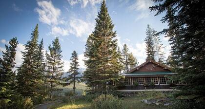 Pine Cabin, Wood Fireplace, Bathtub Only