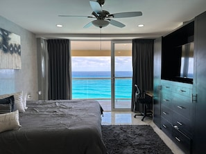 2 bedrooms, in-room safe, desk, iron/ironing board