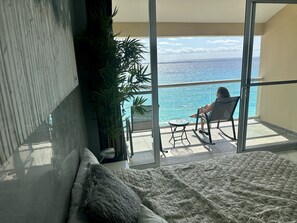 2 bedrooms, in-room safe, desk, iron/ironing board