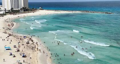 Beachfront PENTHOUSE - Best Views + 3-Beds + 2 Balconies + Maid Service