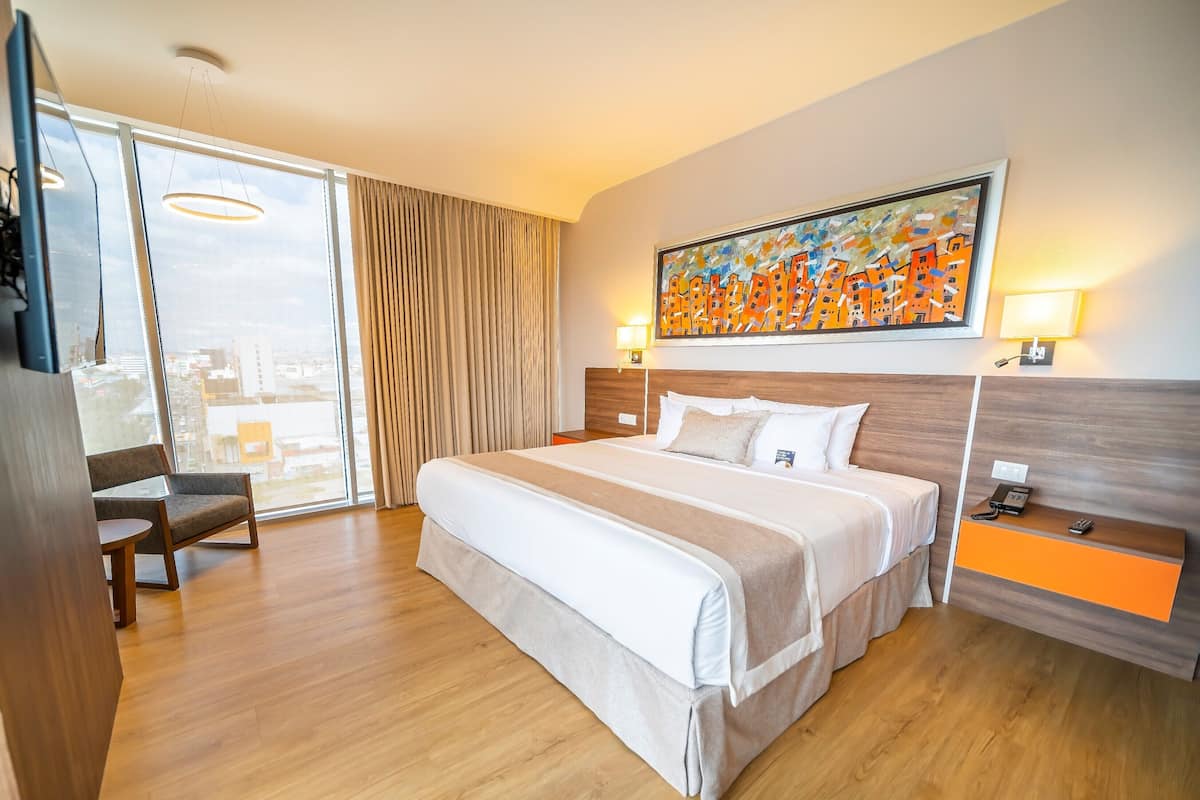 Familiekamer | Luxe beddengoed, een minibar, een kluis op de kamer