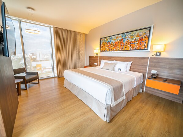 Quarto família | Roupas de cama premium, frigobar, cofres nos quartos