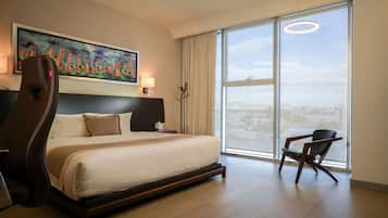Presidential Room, 1 Bedroom, Hot Tub, City View | Premium bedding, minibar, in-room safe, individually decorated