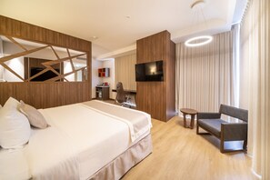 Family Room | Premium bedding, minibar, in-room safe, individually decorated - Metria Hotel  (León)