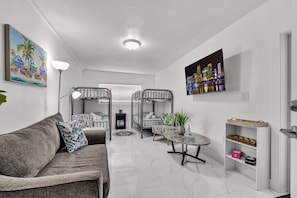 Smart TV, fireplace