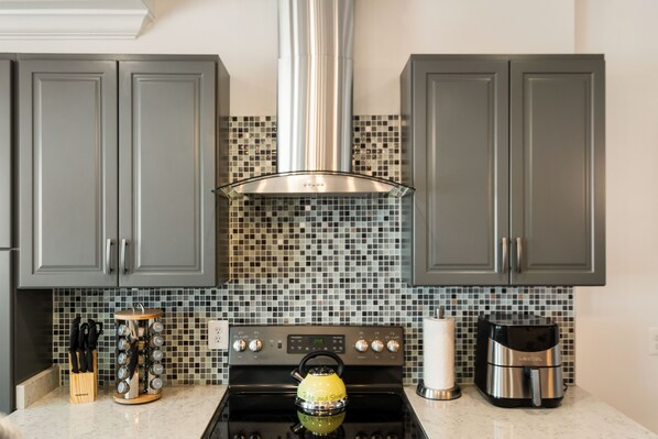 Refrigerador, microondas, horno, placa de cocina