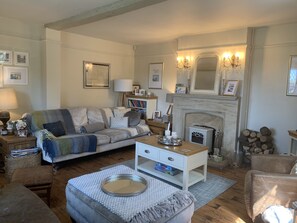 Smart TV, fireplace, video games, DVD player - Charming 18th century stone cottage in the Cotswolds with garden and parking (Moreton-in-Marsh)