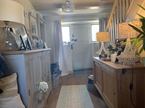 Interior - Charming 18th century stone cottage in the Cotswolds with garden and parking (Moreton-in-Marsh)