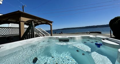 Waterfront Cabin on Camano Island with hot tub and outdoor patio.