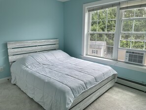 5 bedrooms, desk, iron/ironing board, free WiFi - Spacious, Well-Appointed Home for Large Groups Close to Beaches and Restaurants! (Wells)