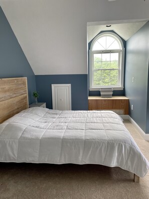 5 bedrooms, desk, iron/ironing board, free WiFi
