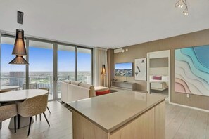 Interior - Experience coastal elegance with breathtaking bay views, modern décor, and unparalleled luxury (Hollywood)