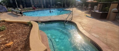 Piscine extérieure, piscine chauffée