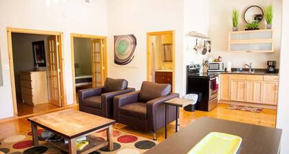 * Best Location on the Wine Trail! * Hiking Trail 1 min away * Wi-Fi *