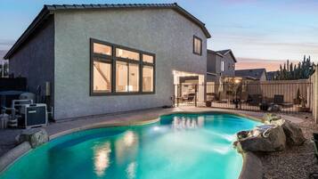 حمّام سباحة خارجي، مقاعد للتشمس