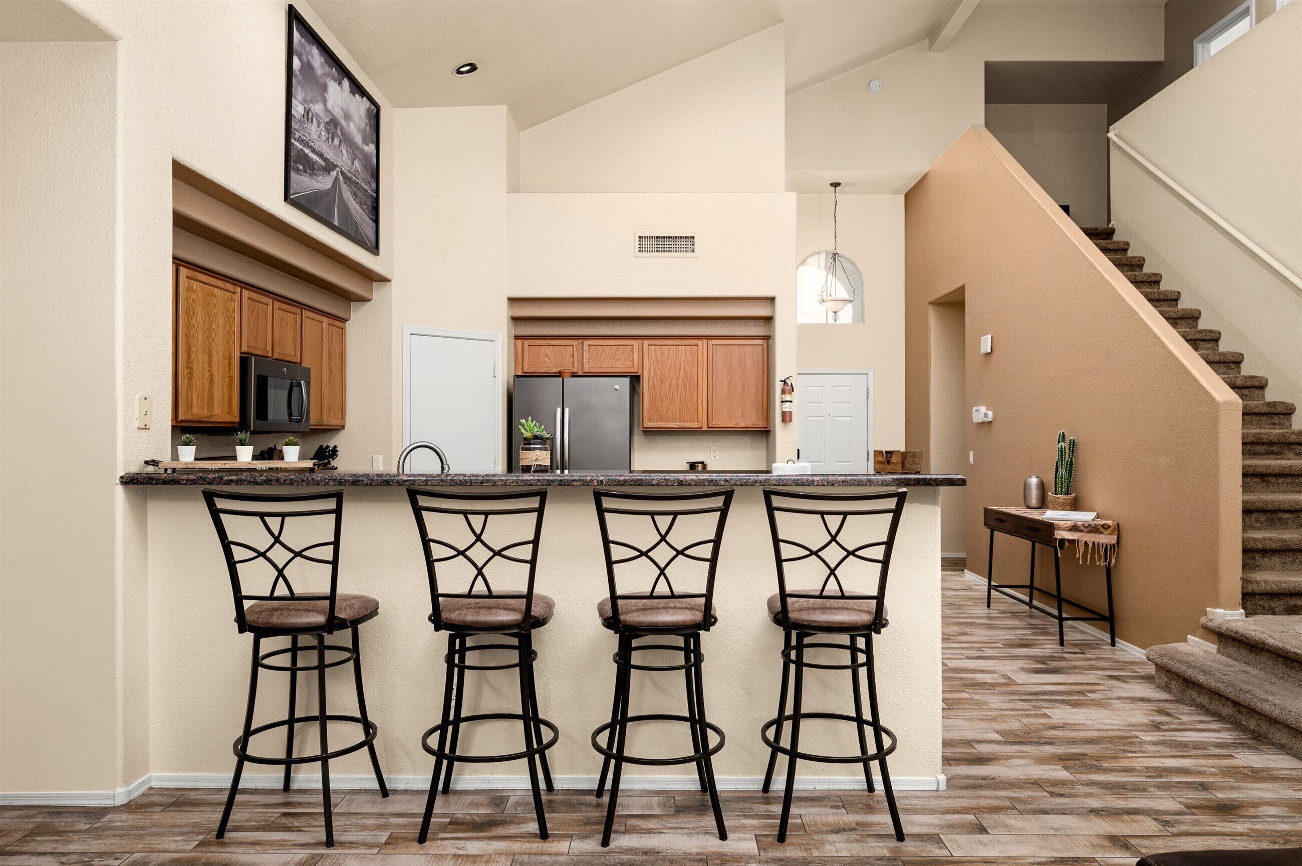 ثلاجة، ميكروويف، موقد طهي مسطح، غسالة أطباق