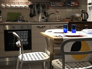 Fridge, microwave, oven, stovetop - Comfortable loft near Navigli area in Milan - nice loft near Navigli, Milan (Italy) (Milano)