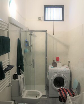 Shower, hair dryer, bidet, towels - Comfortable loft near Navigli area in Milan - nice loft near Navigli, Milan (Italy) (Milano)