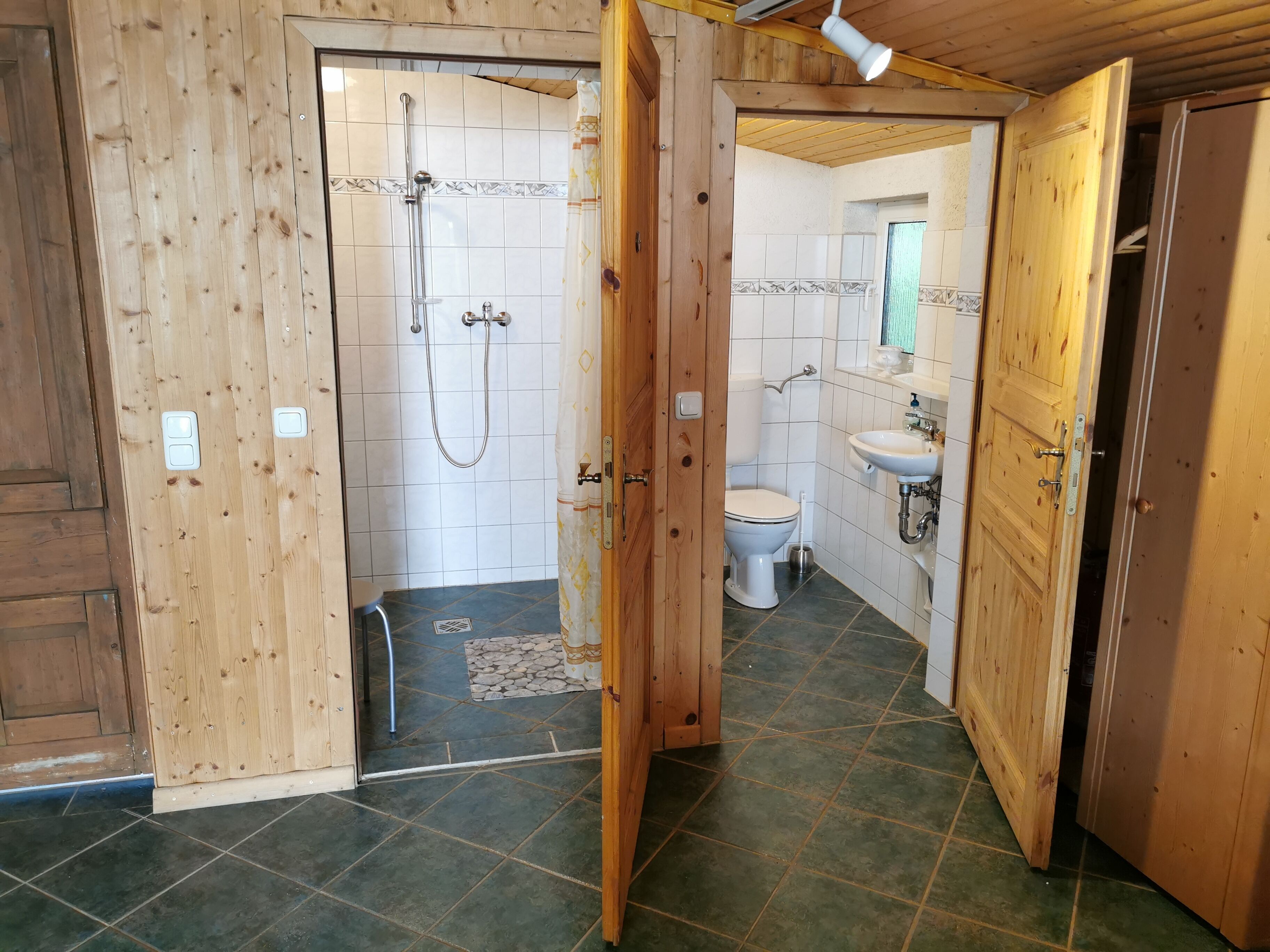 Dusche, Seife, Toilettenpapier