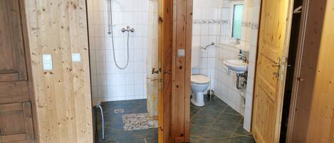 Dusche, Seife, Toilettenpapier