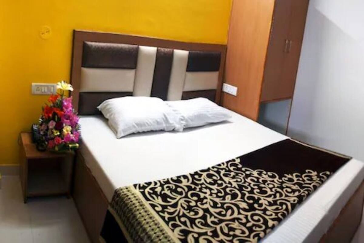 Deluxe Double Room, Multiple Beds | Egyptian cotton sheets, premium bedding, down comforters