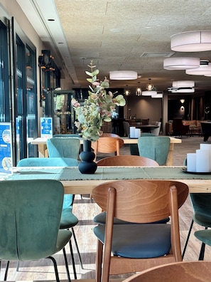 Bar (on property) - Best Western Plus Le Conquerant Rouen Nord (Bois-Guillaume)