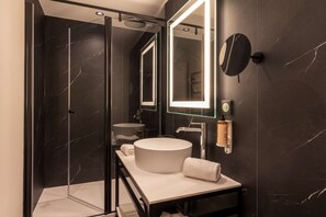 Dusche im Bad