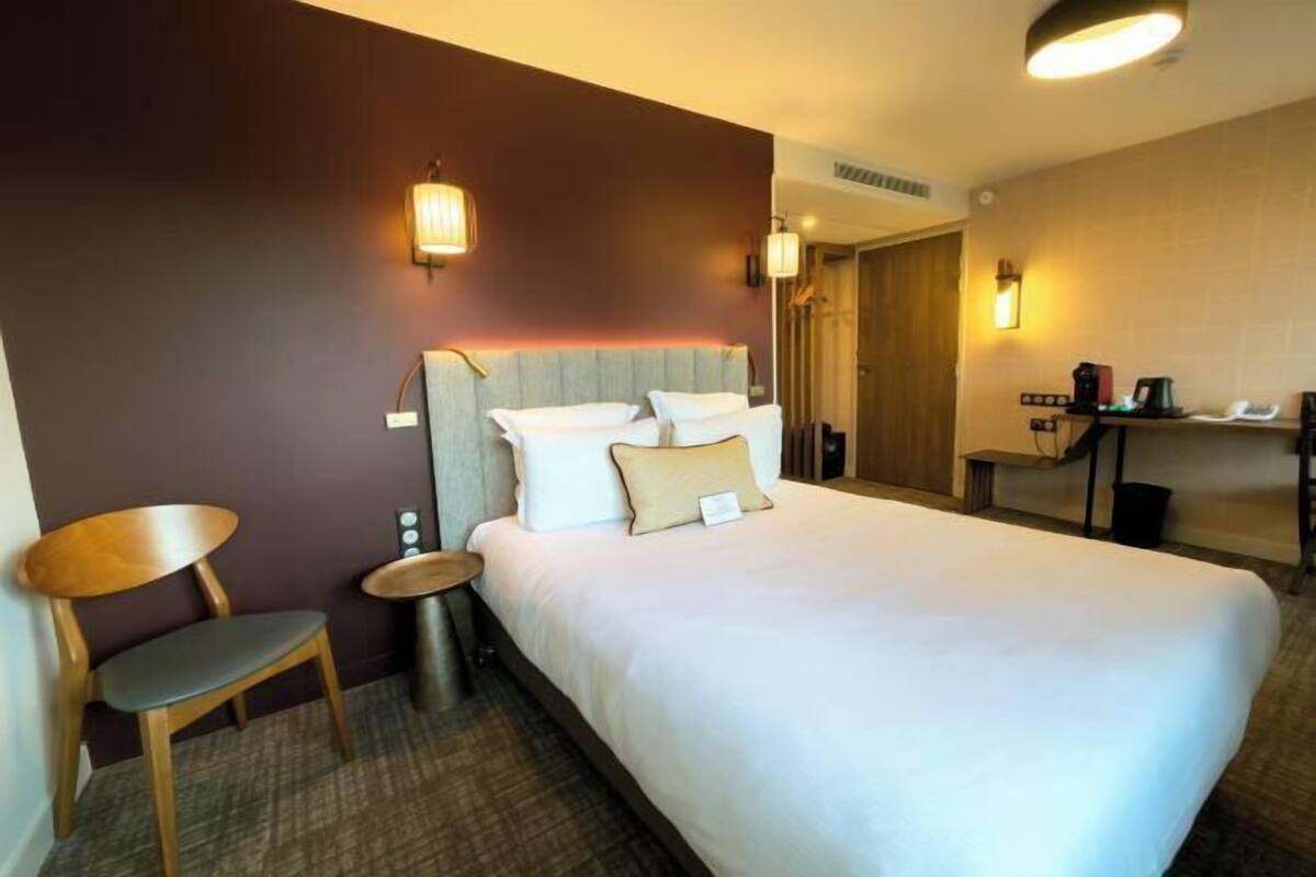 Premium bedding, pillowtop beds, in-room safe, individually furnished