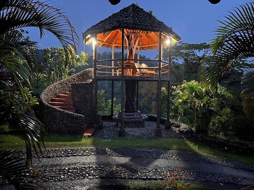 Gorgeous Luxury home with Pool & Jacuzzi access. Awesome Lake & Volcano views.