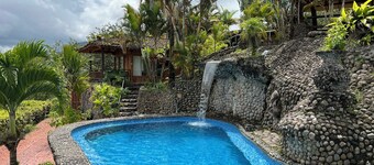 Wide Luxury Home with Pool & Jacuzzi access & Amazing Volcano and Lake views