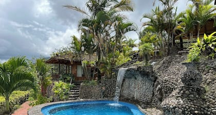 Wide Luxury Home with Pool & Jacuzzi access & Amazing Volcano and Lake views