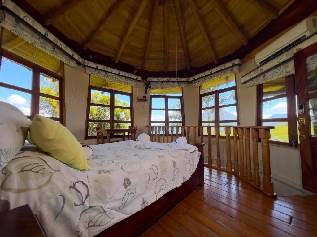 5 bedrooms, WiFi, bed sheets