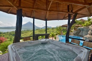 Bañera de hidromasaje exterior