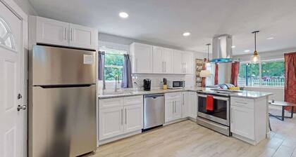 Southwest Charm Spacious Family Home Near Denver