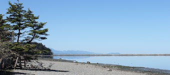 Waterfront Studio Private Guest Suite at Dungeness Barn House