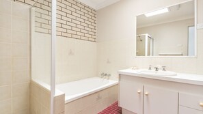 Bathtub