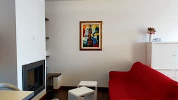 Fernseher, Kamin, DVD-Player, Stereoanlage