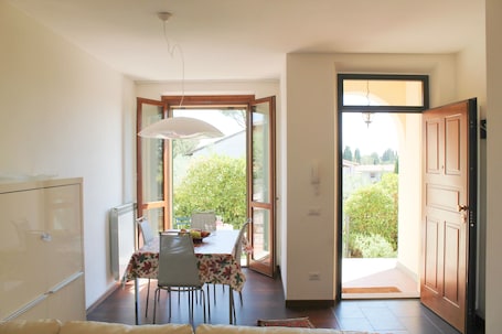Dining. L'OLIVO Tourist Apartment CIN IT051021C2MW8M4HLF