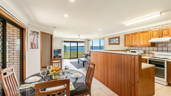 Dining - Peninsula Court - Unit 1 (YAMBA)