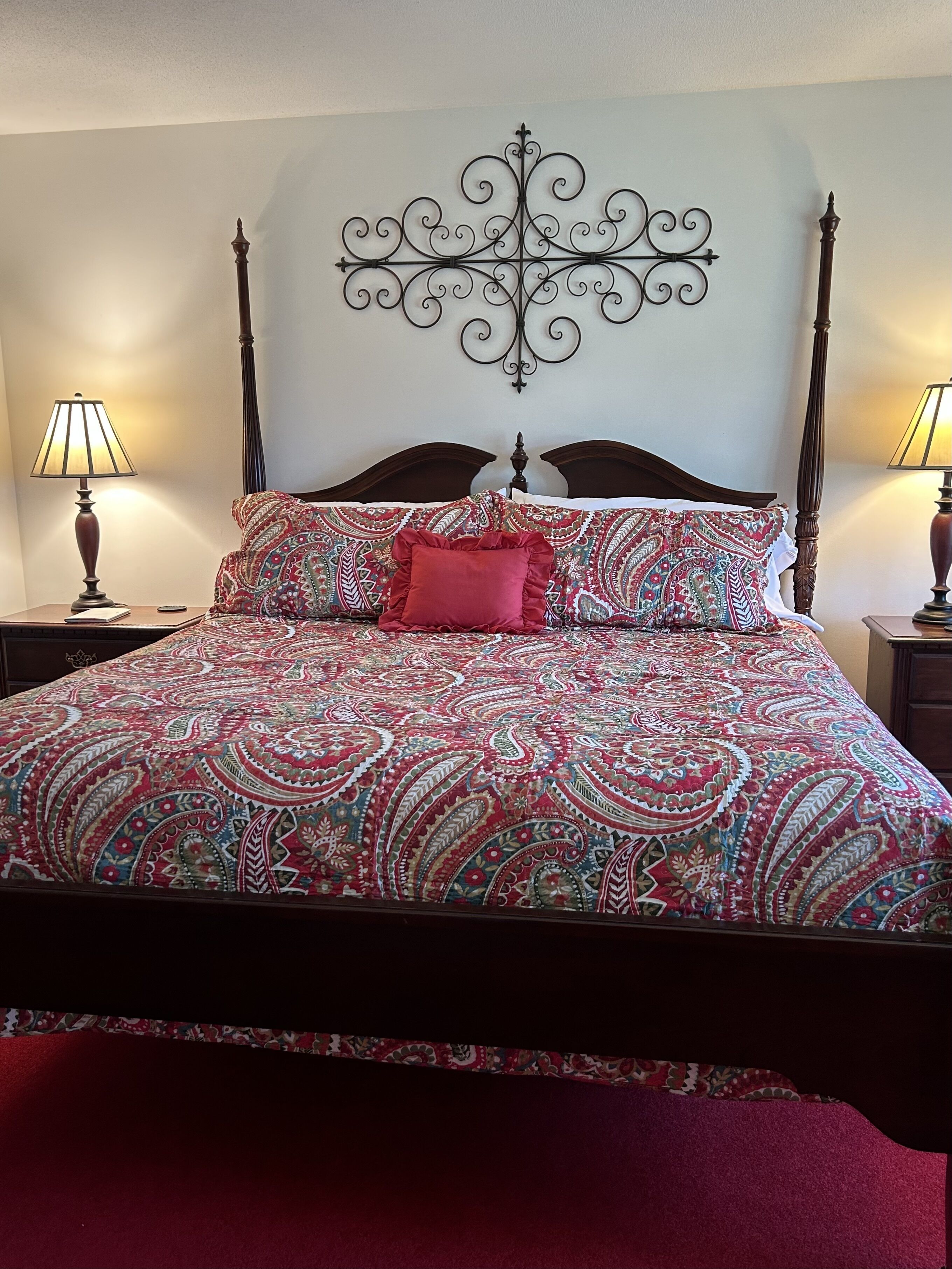 3 عدّة غرف نوم ومكواة/لوح كي وواي فاي مجانًا وملاءات أسرّة