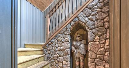 Castle by the Square - 5 minute walk to downtown Bentonville!