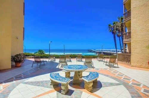 Luxury Ocean View Condo 2 Bedroom/2 bathroom, in the heart of PB